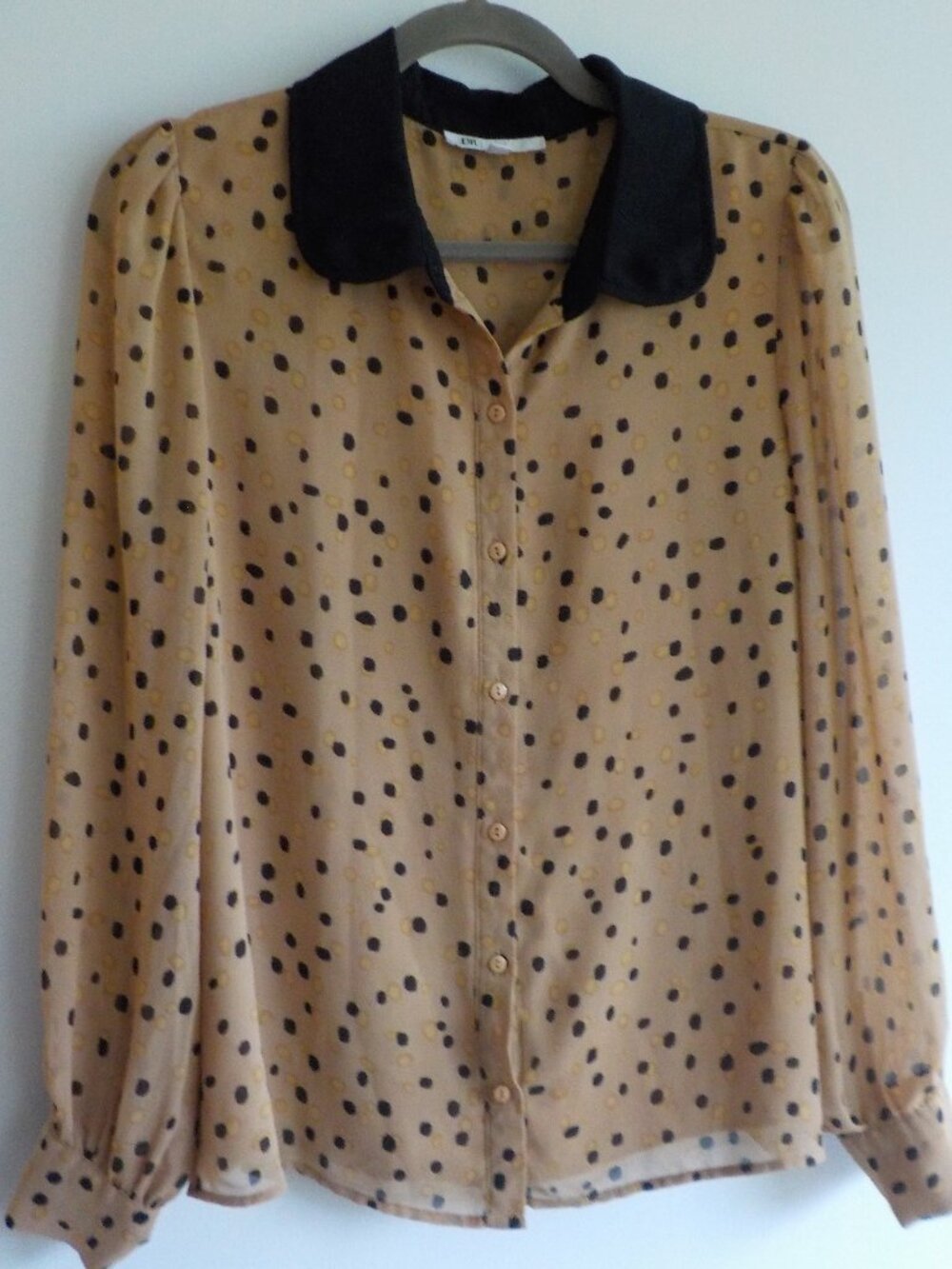 DR2 Blouse - Large - Tan Black Dots Button Up Collar Long Sleeve Lined (2501)